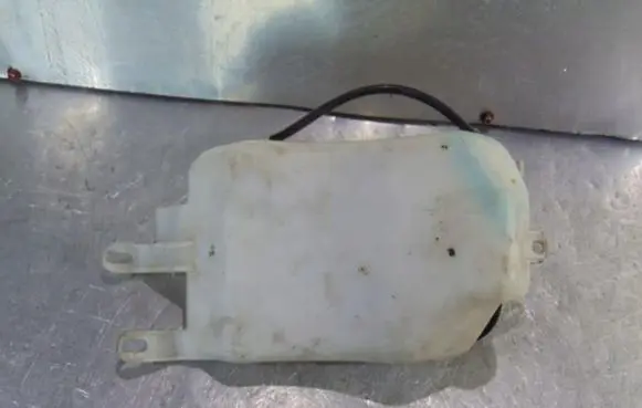 Alfa Romeo 147 Windshield washer fluid reservoir/tank
