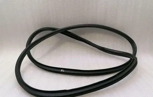 Jeep Grand Cherokee Rear door rubber seal (on body) 5399213AE