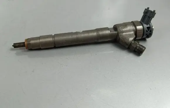 Nissan X-Trail T32 Fuel injector 0445110546