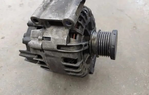 Mercedes-Benz E W212 Generator/alternator A0009063000 311054889 FG15T036