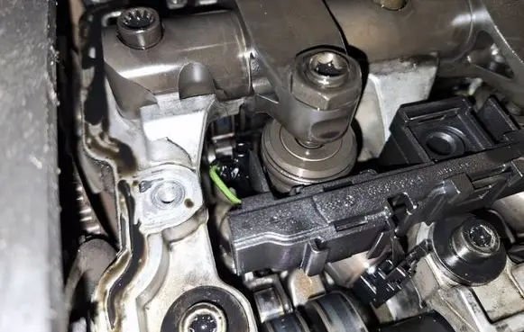 Mitsubishi Grandis Fuel injector