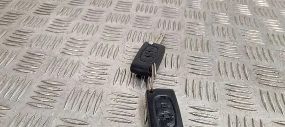 Peugeot RCZ Ignition key/card 