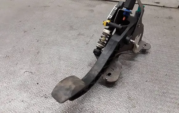 Renault Scenic III - Grand scenic III Clutch pedal 431031220