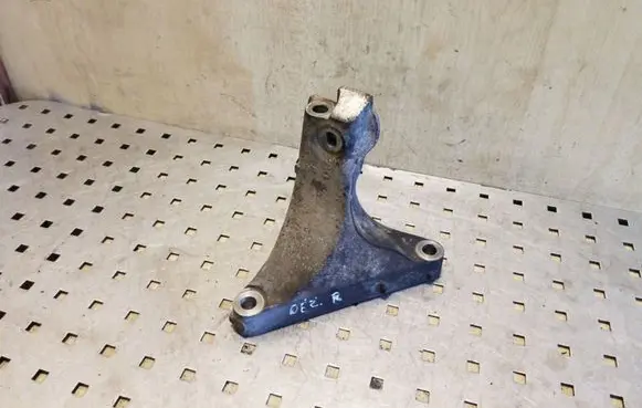 Gearbox mounting bracket