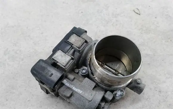 Volkswagen Golf V Throttle body valve 03C133062D