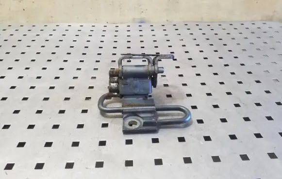 Audi A6 S6 C5 4B Front door lower hinge 4B0831412A