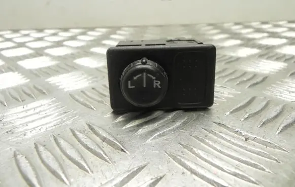Nissan Primera Electric window control switch BLP T6247
