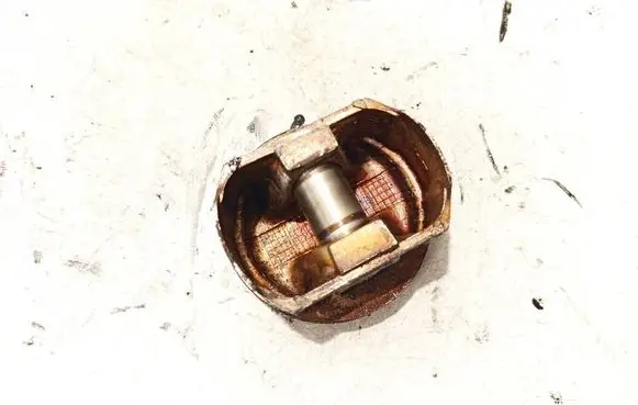 Subaru Forester SF Piston with connecting rod 