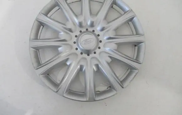 Ford Fiesta R15 wheel hub/cap/trim 8V211130GB
