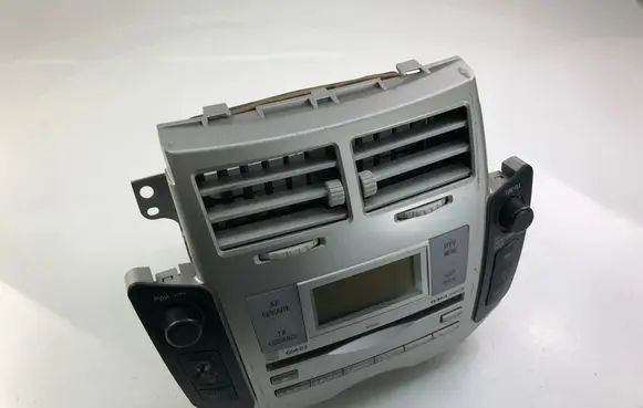 Toyota Yaris Radio/CD/DVD/GPS head unit 861200D210