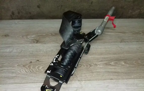 Volvo V70 Front seatbelt 30730907