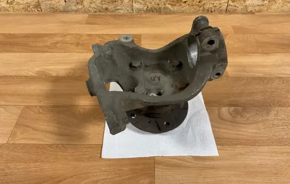 BMW 5 E60 E61 Front wheel hub 6760953