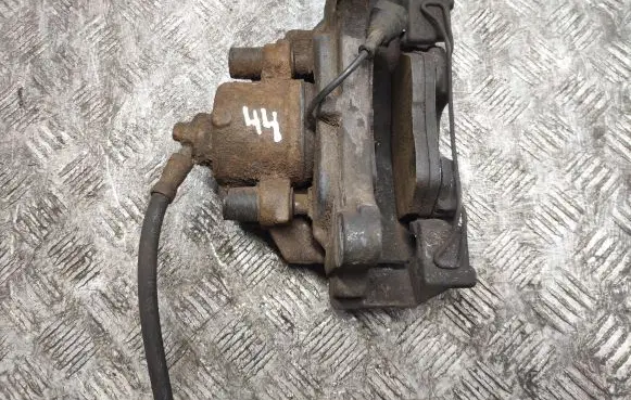 Volkswagen PASSAT B7 Front brake caliper 581