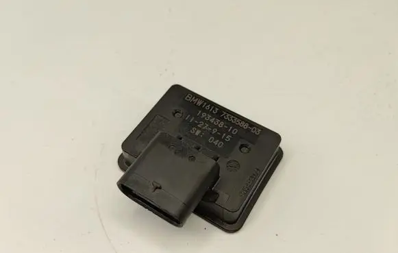 BMW 7 G11 G12 Fuel temperature sensor 7333588 16137333588
