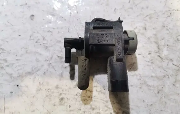 Volkswagen Golf V Vacuum valve 1J0906283C
