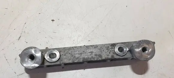 Engine mounting bracket
