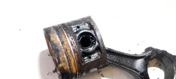 Nissan Primera Piston with connecting rod 20057j1