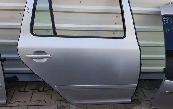 Skoda Octavia Mk2 (1Z) Front door 