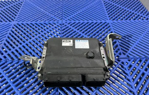 Toyota Prius+ (ZVW40) Engine control unit/module 8966147520