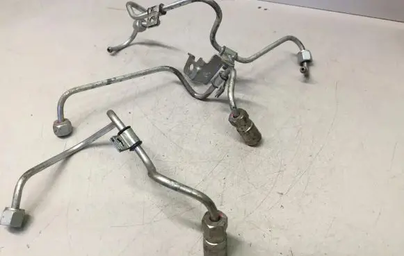 Mitsubishi L200 Fuel injector supply line/pipe 