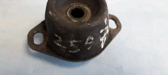 Engine mount bracket