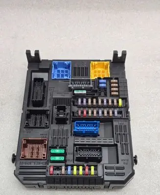 Citroen C5 Aircross Fuse module 9830813080