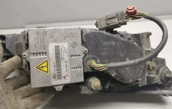 Ford Mondeo Mk III Headlight/headlamp 1307329064 1S7112B655AA 030117420300