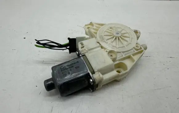 Mercedes-Benz E W212 Front door window regulator motor A2048200242