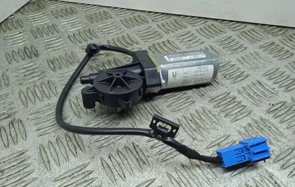 Mercedes-Benz E W213 Seat belt adjustment motor A2058600182