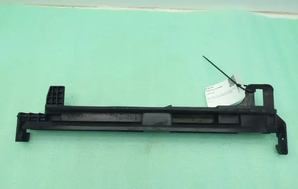 Radiator mount bracket