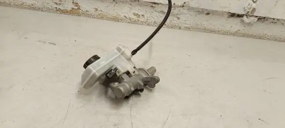 Master brake cylinder