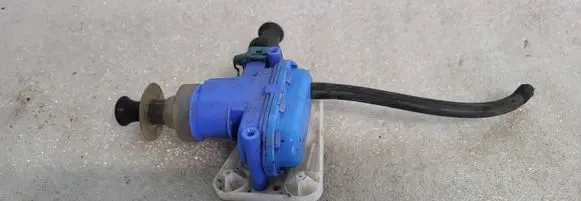 Audi 80 90 S2 B4 Central locking vacuum pump 893862153C