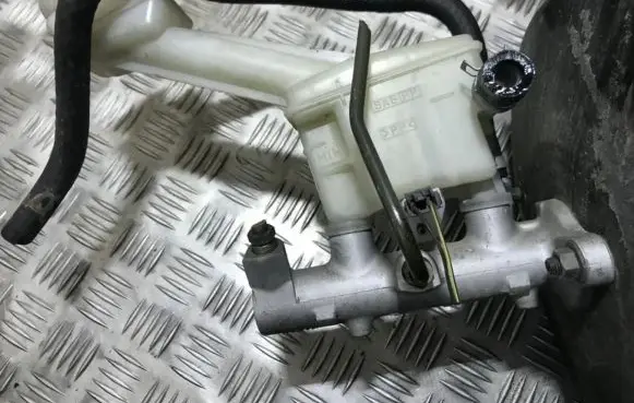 Nissan Primera Master brake cylinder