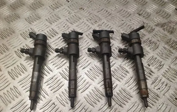 Opel Astra H Fuel injectors set 0445110165