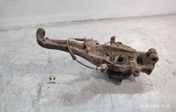 Nissan Pathfinder R51 Front wheel hub