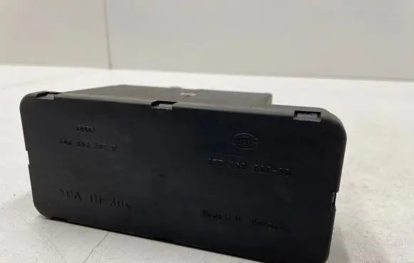 Audi A6 S6 C5 4B Central locking vacuum pump 4A0862257D