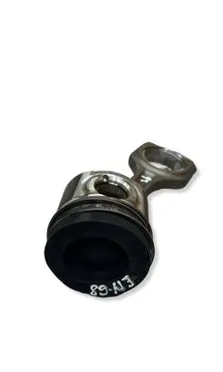 Ford Focus Piston with connecting rod 619