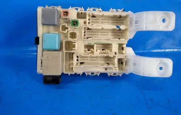 Toyota Prius (XW20) Fuse 8273047300