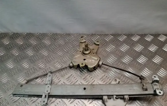 Rear door manual window regulator