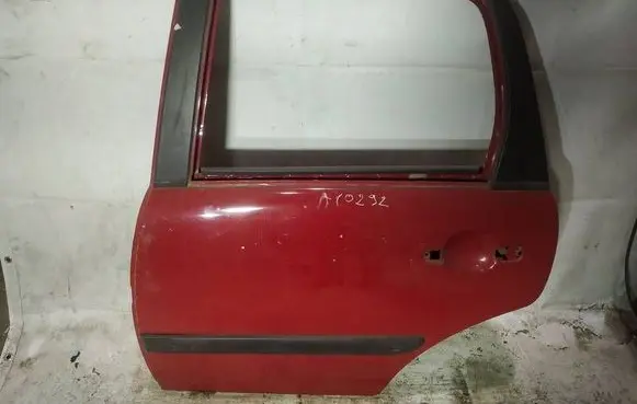 Citroen C3 Rear door raudonos