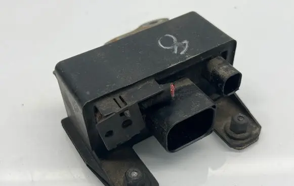 Mercedes-Benz E W211 Glow plug pre-heat relay 0285454032