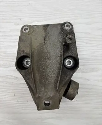 BMW 5 F10 F11 Engine mounting bracket 6777628 3992010