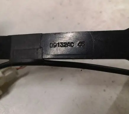 Peugeot 407 Front seatbelt buckle B9132AC45