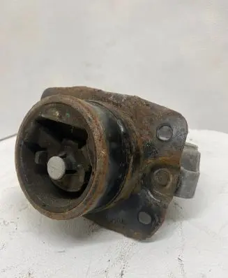Chevrolet Captiva Gearbox mount X04133