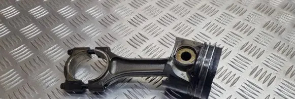 Opel Astra G Piston with connecting rod