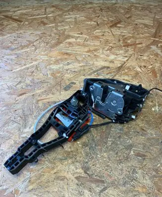 BMW X3 F25 Front door lock 7202149