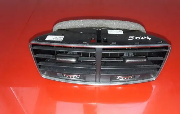 Audi A8 S8 D4 4H Rear air vent grill 4H0819203B 07993005
