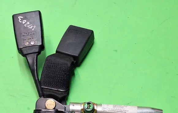 Mercedes-Benz C W203 Rear seatbelt buckle 2038600269