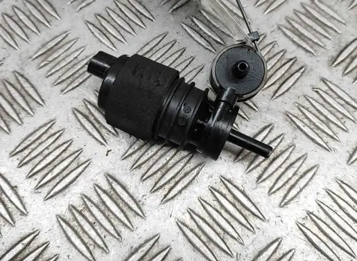 Audi Q7 4M Windscreen/windshield washer pump 1K6955651
