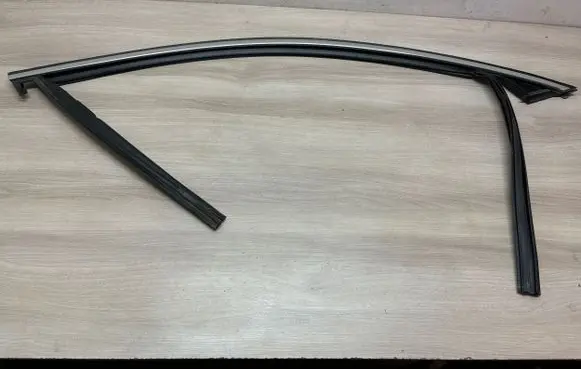 Volvo S90, V90 Front door glass trim molding 31849230